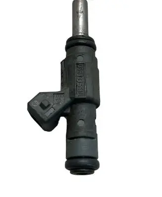 Audi A4 S4 B5 8D Fuel injector 06B133551B