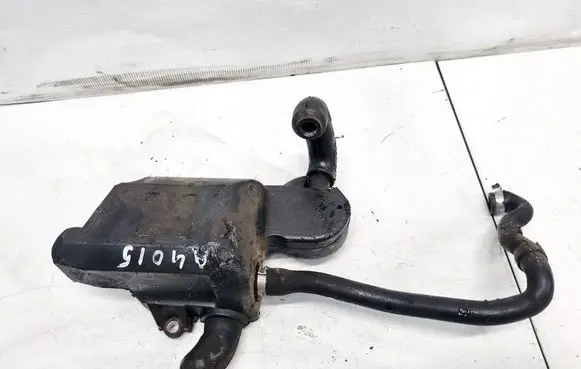 Volvo S40, V40 Breather/breather pipe/hose 8642185