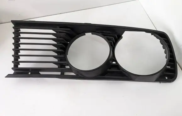 Under headlight/headlamp trim