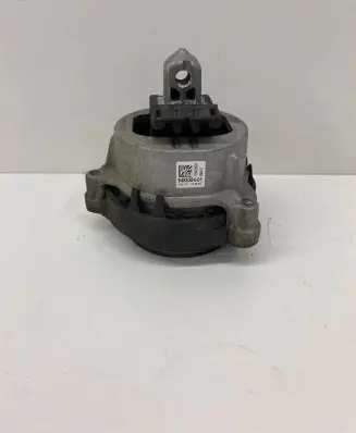 BMW 5 G30 G31 Engine mount bracket 9488384