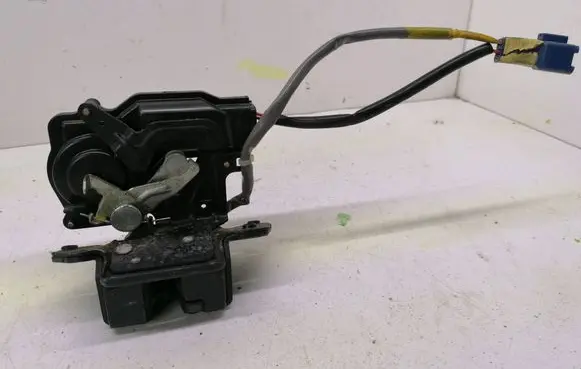 Toyota Corolla Verso AR10 Loading door lock 1828