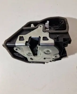 BMW X4 F26 Rear door lock l120085