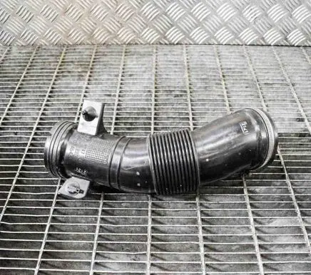 Maserati Ghibli Air intake hose/pipe 670004643
