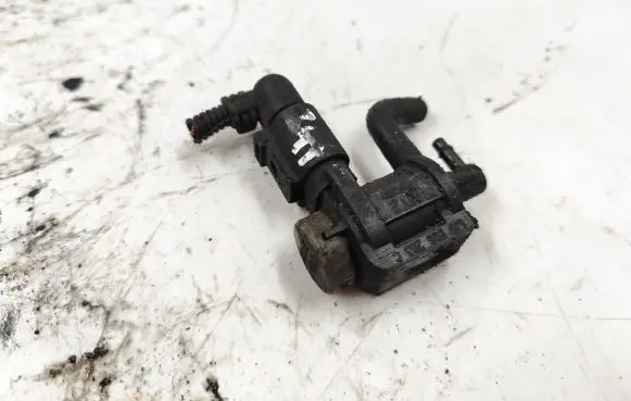 Audi A4 S4 B7 8E 8H Turbo solenoid valve 1J0906283C