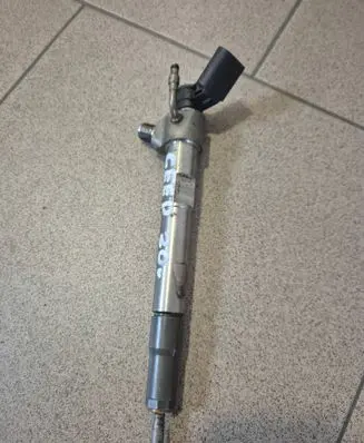 KIA Ceed Fuel injector 338002U000