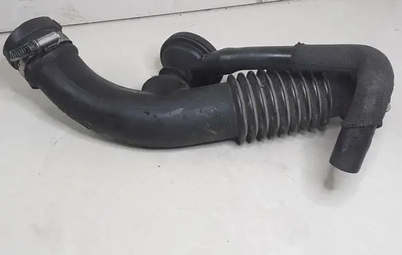 Renault Megane II Breather hose/pipe 8200218988D