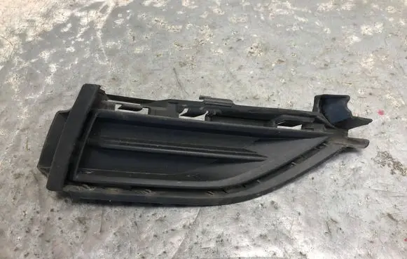 Volkswagen Golf VII Front bumper lower grill 5G0853212GBILI 5G0853212G