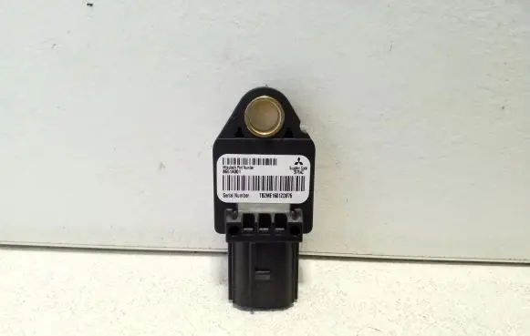 Mitsubishi Outlander Airbag deployment crash/impact sensor 8651A001