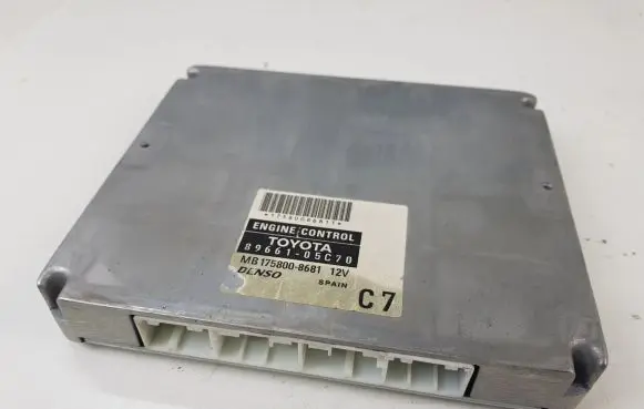 Toyota Avensis T250 Engine control unit/module 8966105C70