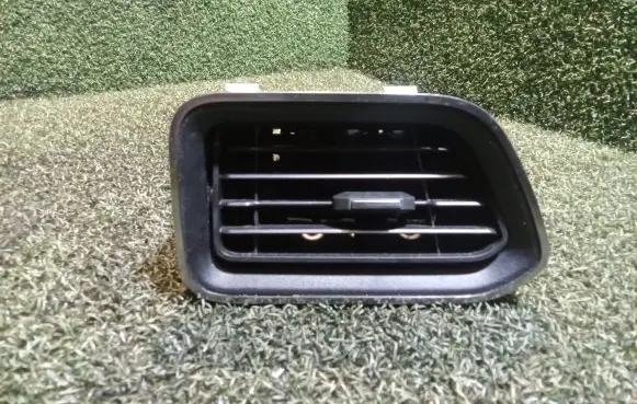 Renault Master III Dashboard air vent grill cover trim 687505442R 687501519R