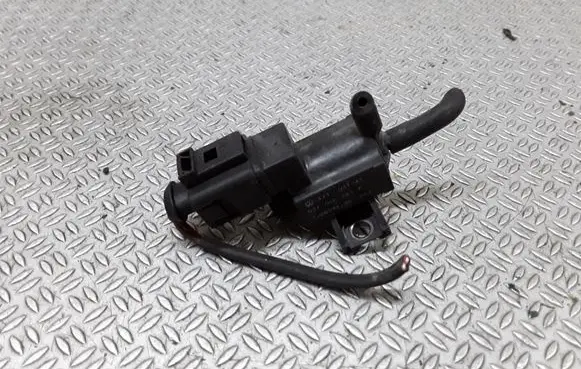 Volkswagen Jetta IV Turbo solenoid valve 037906283D