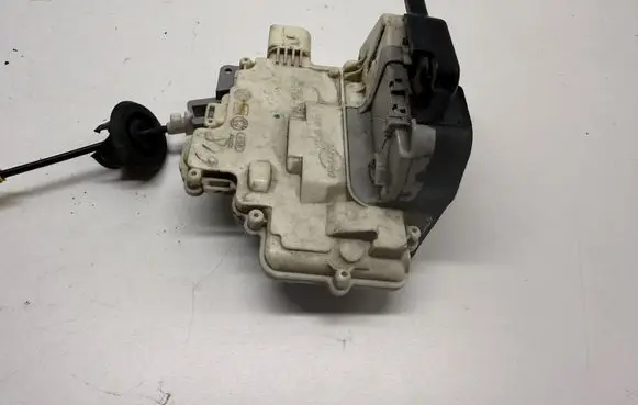 Audi A6 S6 C6 4F Rear door lock JA64F0839016