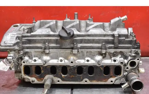 Toyota Auris 150 Engine head 