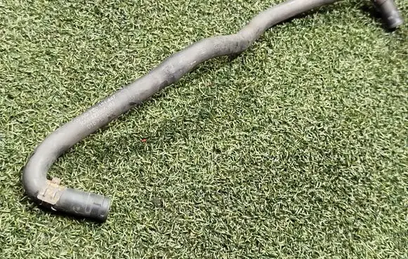 Volkswagen Transporter - Caravelle T5 Engine coolant pipe/hose 7E0121447
