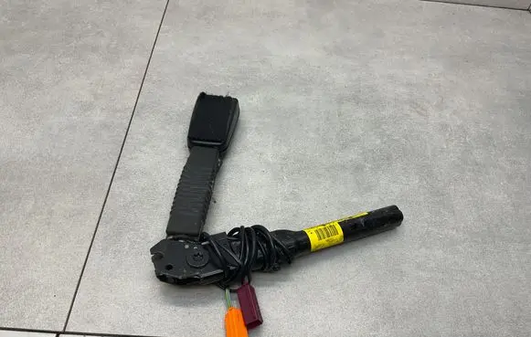 Ford Kuga I Front seatbelt buckle 8V41A61209AC