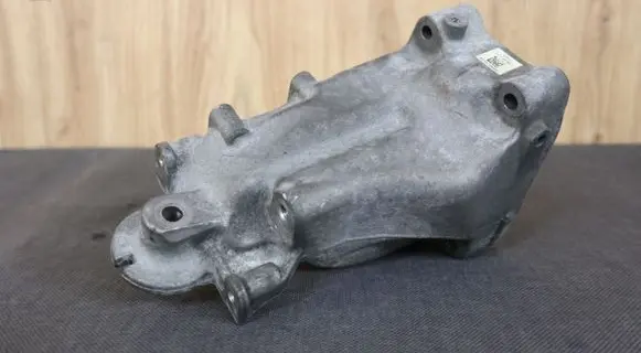 Mercedes-Benz SLK R172 Engine mounting bracket 6512234104 A6512234104