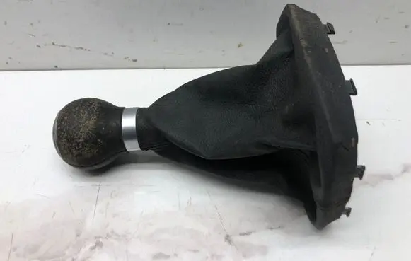 Volkswagen Golf V Gear lever shifter trim leather/knob