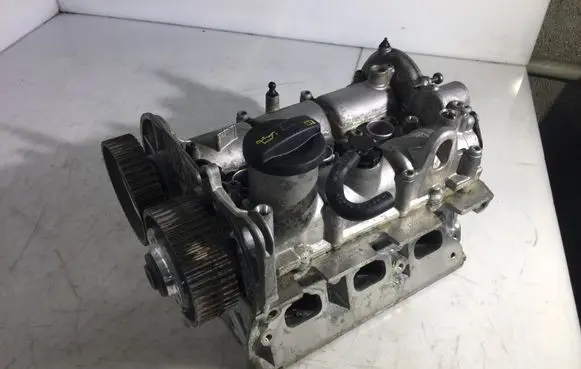 Skoda Citigo Engine head 090419080647 0271004C063N 04C103435L