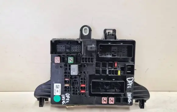 Opel Insignia A Fuse module 13277318 544949969 1327731801
