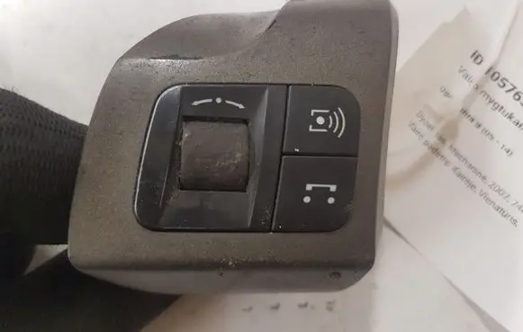 Steering wheel buttons/switches