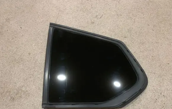 BMW X3 F25 Rear side window 7205645