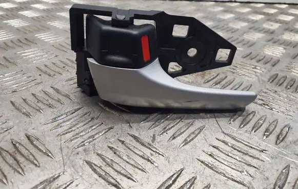 Toyota Prius (XW30) Front door interior handle