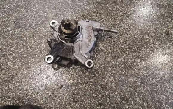 Toyota Avensis T250 Vacuum pump