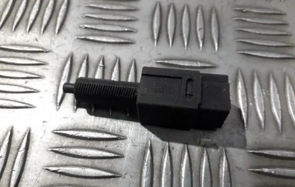 Nissan Primera Brake pedal sensor switch