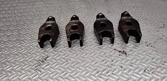 Ford C-MAX I Fuel Injector clamp holder 