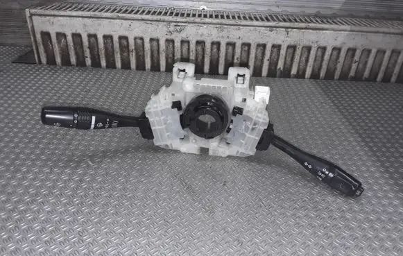 Mitsubishi Lancer Indicator stalk 17B153