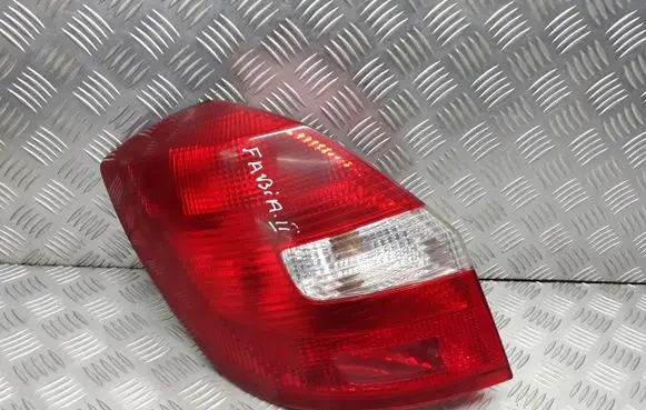Skoda Fabia Mk1 (6Y) Rear/tail lights 5J6945111