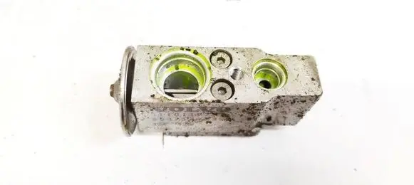 Volvo V70 Air conditioning (A/C) expansion valve 31101177