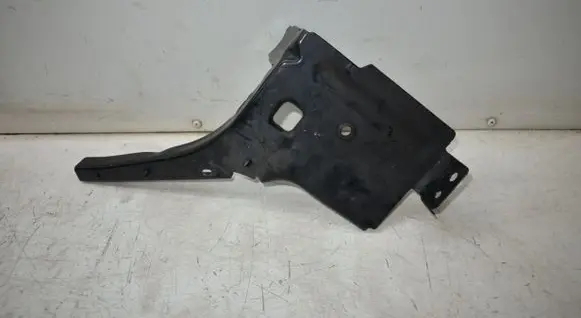 Jaguar XJL Fender mounting bracket AW9316C956AB
