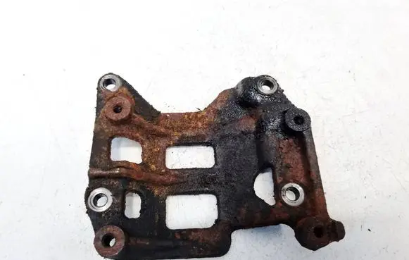Engine mounting bracket