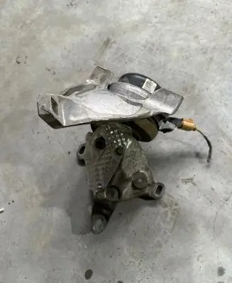 Audi Q7 4M Engine mount bracket 4M0399201E