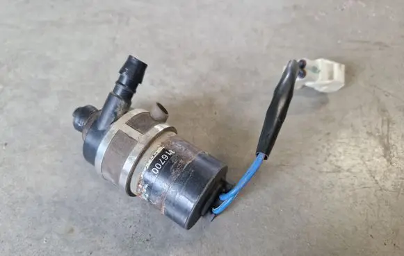 Mitsubishi L200 Headlight washer pump 