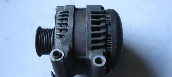 Toyota Land Cruiser (J200) Generator/alternator 2706038050