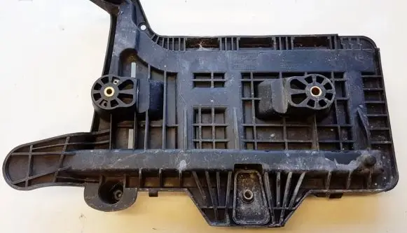 Volkswagen PASSAT B6 Battery box tray 1k0915333c