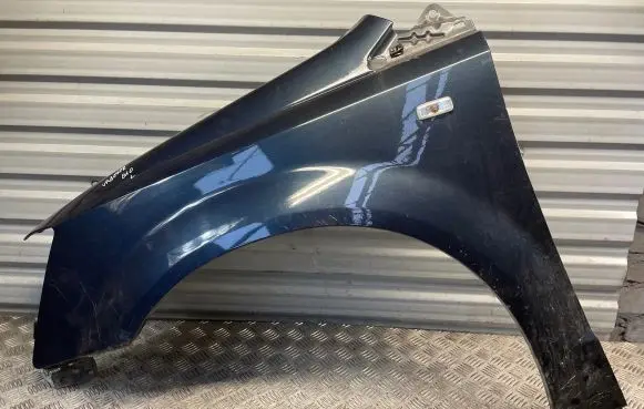 Chrysler Grand Voyager V Fender