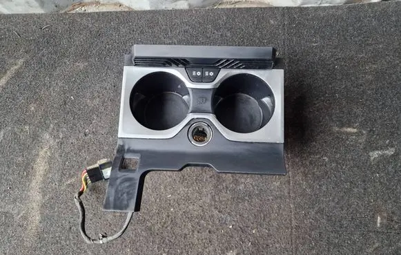 BMW X7 G07 Cup holder front 6827173 11033864A 20190220
