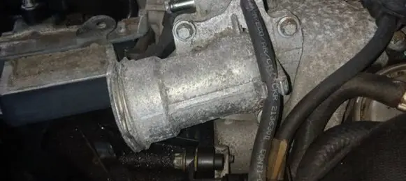 Mercedes-Benz CLS C219 Engine coolant pipe/hose A6422000215