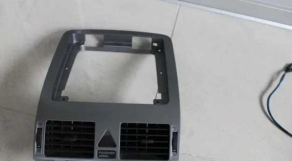 Volkswagen Touran I Dash center air vent grill 1T2819728