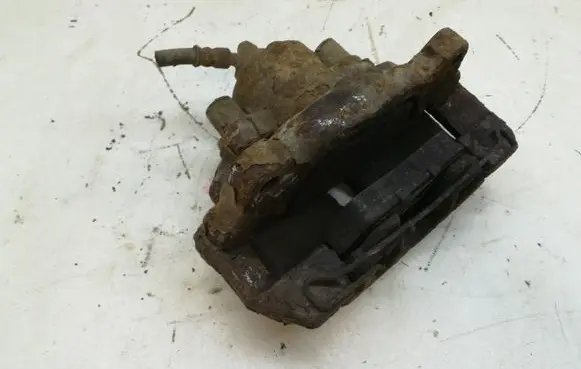 Volkswagen Touran I Front brake caliper