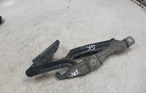 Audi A4 S4 B5 8D Tailgate/trunk/boot hinge 