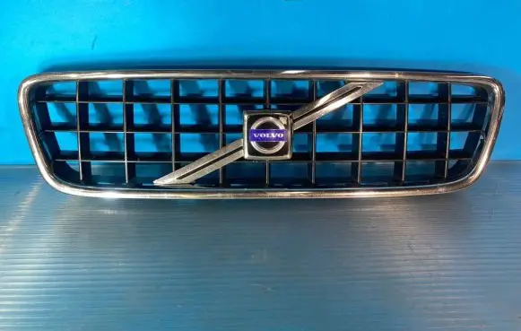 Volvo S60 Front bumper upper radiator grill 08693331