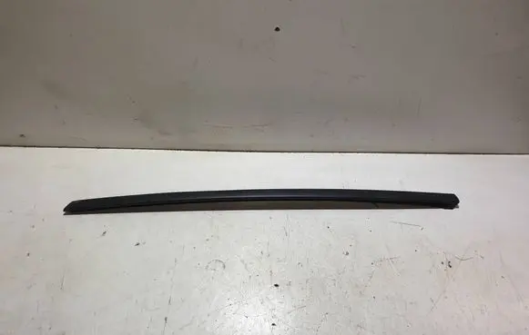 Volvo XC70 Windshield trim 30753553 16011