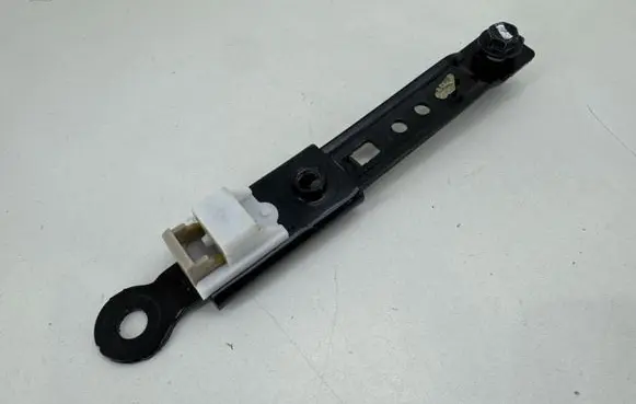 KIA Xceed Seat belt adjustment rail