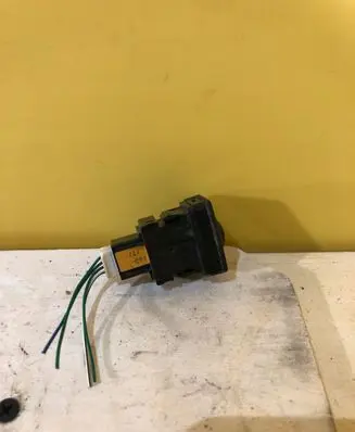 Toyota RAV 4 (XA30) Tailgate/trunk/boot open switch 