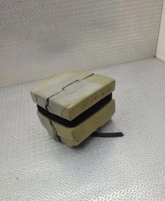 Mercedes-Benz E A207 Central locking vacuum pump 0008003348