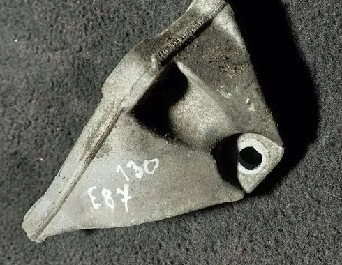 BMW 1 E81 E87 Fuel pump bracket 7804376